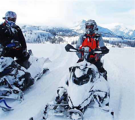 A Meio Caminho De Oregon Snowmobile Poker Run