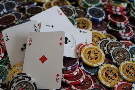 Jouer Avec Les Jetons De Poker