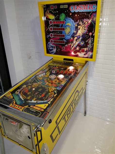 O Limite Alto De Pinball Maquina De Fenda