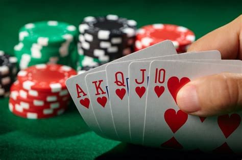 O Que Ganha Cinco De Um Tipo De Poker