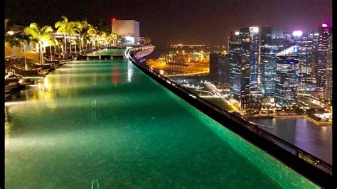 Piscina Na 57th Andar Do Marina Bay Sands Casino Em Singapura Fotos