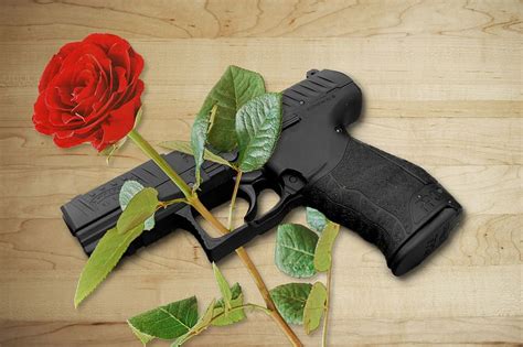 Pistols Roses Parimatch