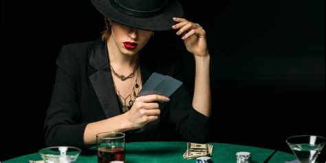 Poker Feminino Hosts