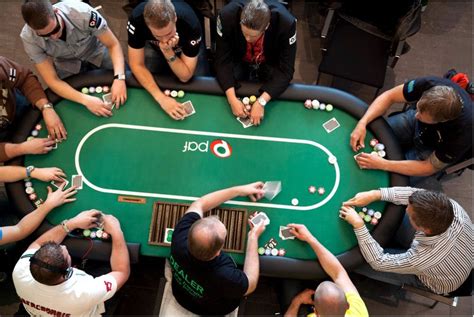 Poker Jak Grac W Duzych Turniejach