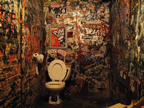Punk Toilet Bwin