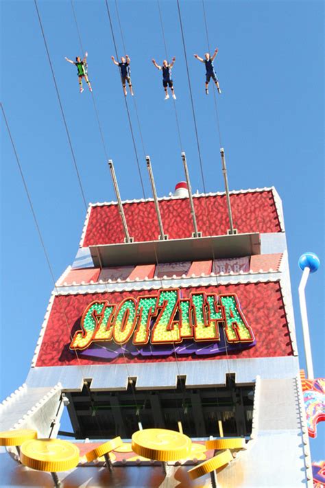 Slotzilla Tirolesa Fremont Street