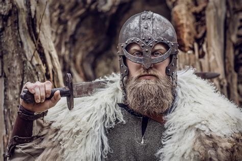 Striking Viking Betsul