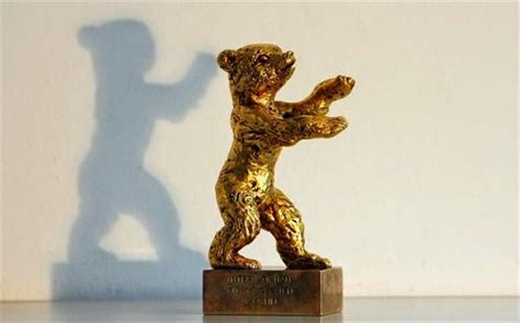 Urso De Ouro De Maquina De Fenda